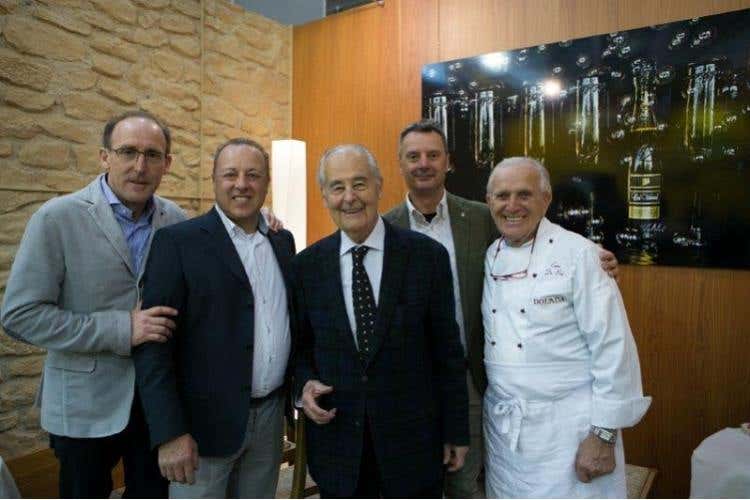 I soci di Col Vetoraz con Giorgio Gray e lo chef Enzo De Prà